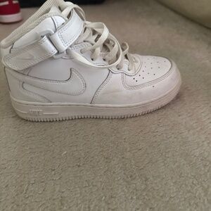 Air Force 1 size 2Y